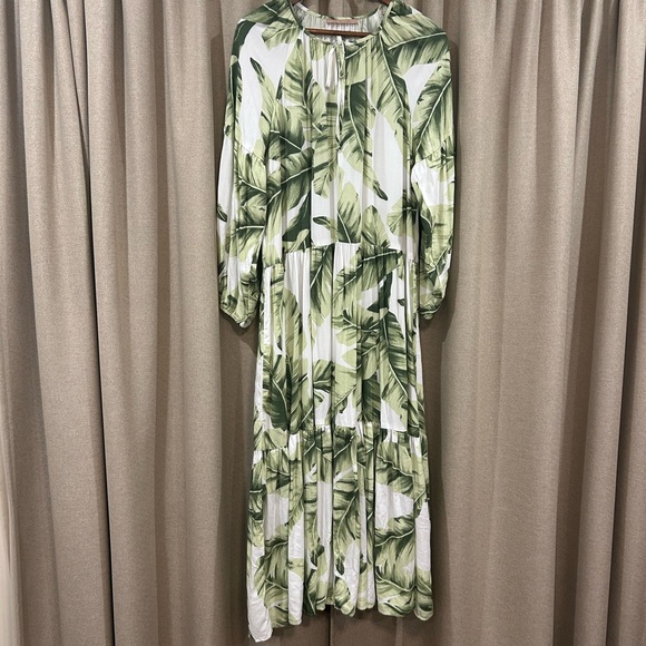 My Danielle Dresses & Skirts - Elegant Green Leaf Print Long Sleeve Dress